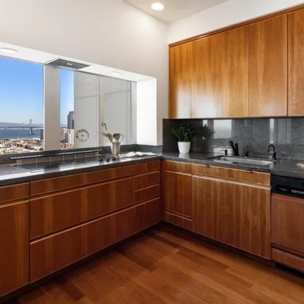 Image 5 - Royal Towers, Green Street, San Francisco, CA 94133, USA - Condo for sale