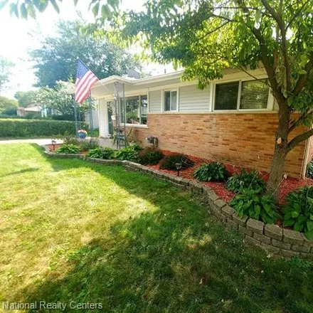 Rent this 3 bed house on Auburndale in Livonia, MI 48154