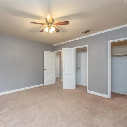 Image 7 - 813 Springbrook Dr, Fort Worth, Texas, 76107 - House for sale