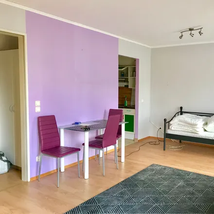 Rent this 2 bed apartment on Döberitzer Straße 6 in 40599 Dusseldorf, Germany