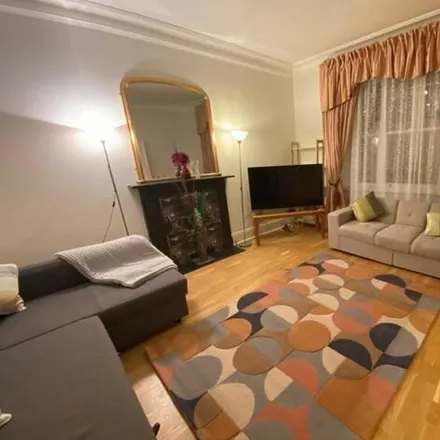 Rent this 4 bed apartment on Queen's Gate (Central) in Queen's Gate, London