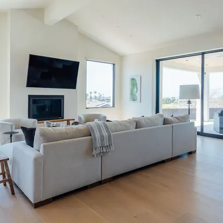 Rent this 3 bed house on Solana Beach in CA, 92075