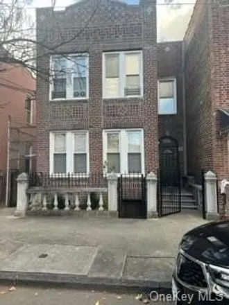 Buy this 7 bed house on 2741 Barnes Avenue in New York, NY 10467