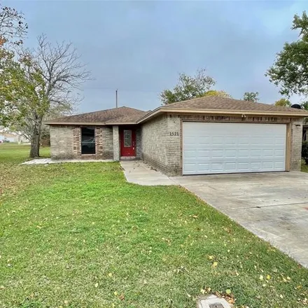 Rent this 3 bed house on 1521 N Avenue N in Freeport, Texas