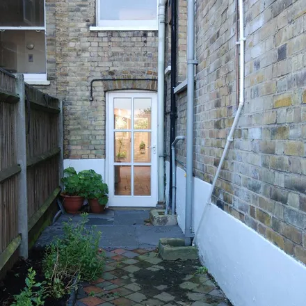 Image 4 - Hillfield Avenue, London, N8 7DH, United Kingdom - Apartment for rent