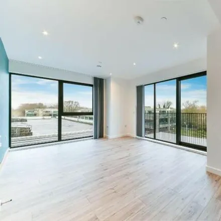 Rent this 2 bed apartment on Bridge House in Oxford Road, London