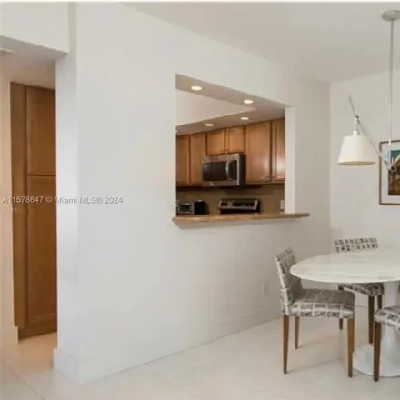 Image 5 - 5500 Block, Miami Beach, FL 33140, USA - Apartment for rent
