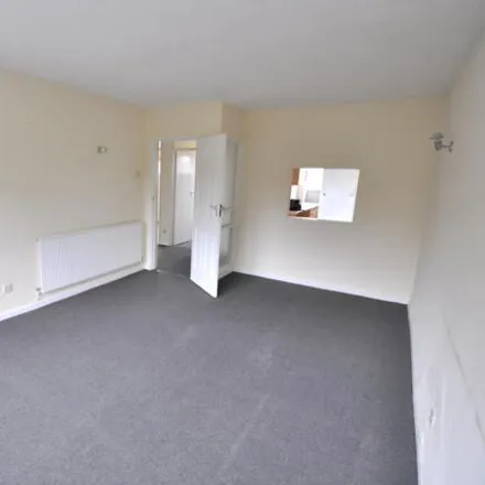 Image 2 - Cliftonville Court, Northampton, Northamptonshire, Nn1 - Room for rent