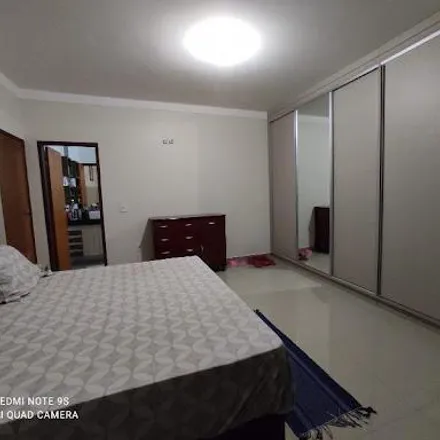 Buy this 4 bed house on Avenida Guarapuava in Valim de Mello, Uberaba - MG