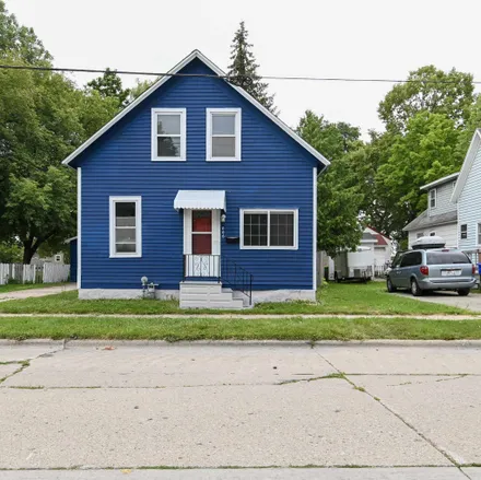 Buy this 4 bed house on 806 Day Street in Green Bay, WI 54302