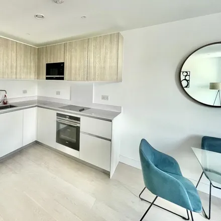 Image 2 - 33 Hofland Road, London, W14 0LN, United Kingdom - Apartment for rent