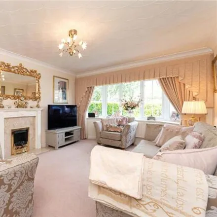 Image 2 - Farleigh Close, Westhoughton, BL5 3ES, United Kingdom - House for sale