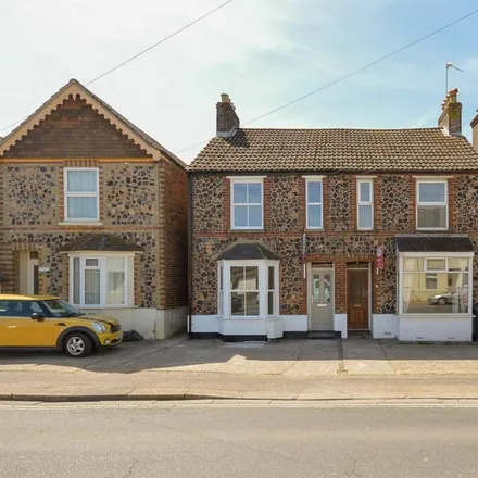 Rent this 3 bed townhouse on Melbourne Road in Chichester, PO19 7AU