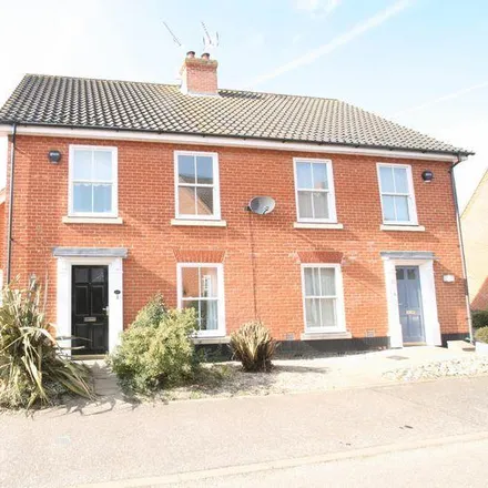 Rent this 3 bed duplex on White House Farm in Neil Avenue, Holt