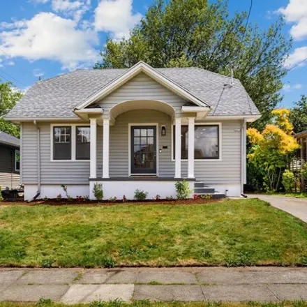 Buy this 5 bed house on 4414 NE 32nd Pl in Portland, Oregon