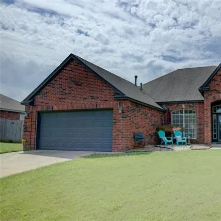 Buy this 3 bed house on 1214 West 117th Place South in Jenks, OK 74037