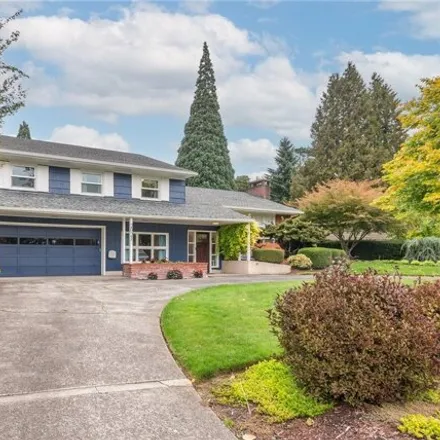 Buy this 4 bed house on 2125 Sycamore Place in Longview, WA 98632