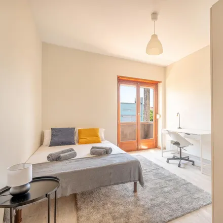 Rent this 6 bed room on Rua de Dona Estefânia 165 in 1000-158 Lisbon, Portugal
