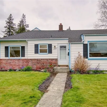 Buy this 2 bed house on 1427 South 12th Street in Mount Vernon, WA 98274