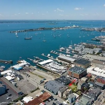 Rent this 2 bed condo on Flos clam shack in Waites Wharf, Newport
