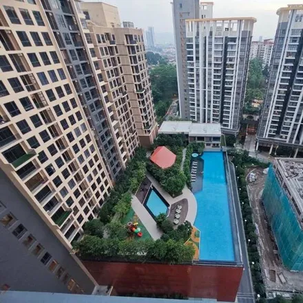 Rent this 3 bed apartment on Fera Residence in The Quartz, Jalan 34/26