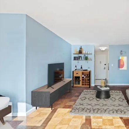 Image 7 - The Parker Crescent, 225 East 36th Street, New York, NY 10016, USA - House for sale