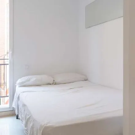 Image 4 - Calle del Cerro Blanco, 28026 Madrid, Spain - Apartment for rent