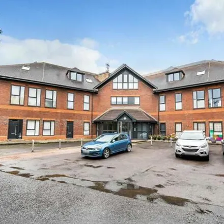 Buy this 1 bed apartment on Carey Road in Wokingham, RG40 2NN