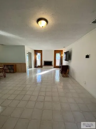Image 2 - 1602 Palm Valley Drive East, Palm Valley, Cameron County, TX 78552, USA - House for sale