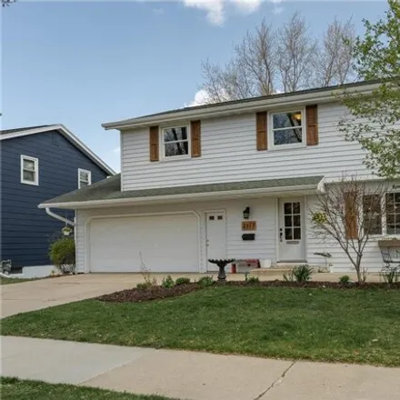 Buy this 5 bed house on 2359 23rd Street Northwest in Rochester, MN 55901