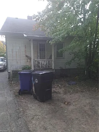 Image 2 - 12719 Watterson Avenue, Cleveland, OH 44105, USA - House for sale