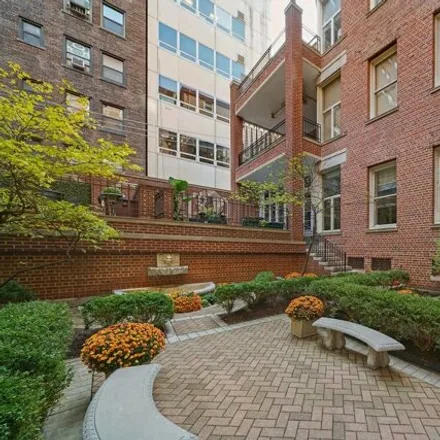 Image 3 - 33 East Bellevue Place, Chicago, IL 60611, USA - Condo for sale