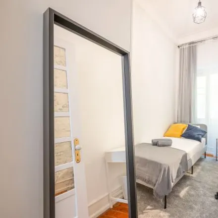 Rent this 6 bed room on Lux Lisboa Park Hotel in Rua Padre António Vieira, 1070-015 Lisbon