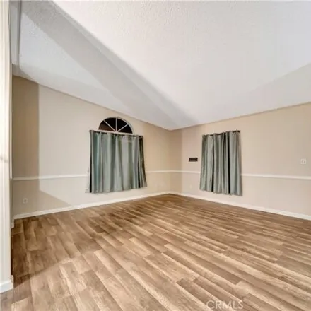 Image 2 - Meadow View, Rancho Vista, Palmdale, CA, USA - Apartment for sale