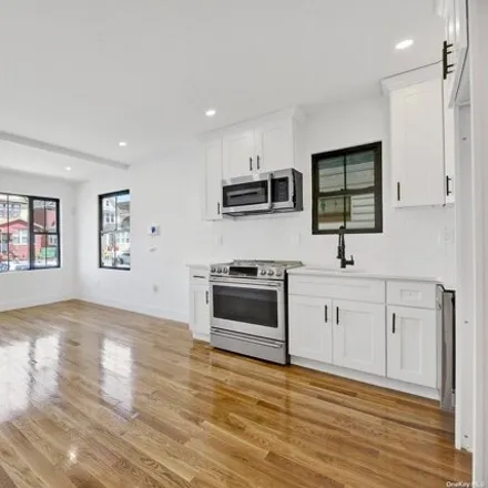 Image 1 - 111-38 168th Street, New York, NY 11433, USA - House for sale
