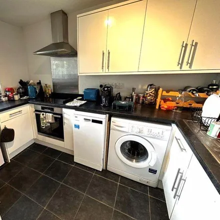 Image 4 - Campbell Road, Bromley-by-Bow, London, E3 4ED, United Kingdom - Apartment for rent