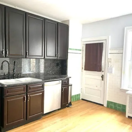 Rent this 3 bed apartment on 1527-1529 West Pratt Boulevard in Chicago, IL 60626