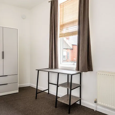Image 7 - Two Steps, 249 Sharrow Vale Road, Sheffield, S11 8ZE, United Kingdom - Apartment for rent
