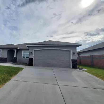 Rent this 3 bed house on West 31st Avenue in Kennewick, WA 99338