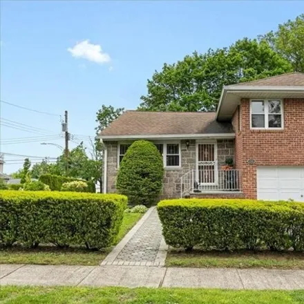 Buy this 3 bed house on 30 Carver Terrace in Colonial Heights, City of Yonkers