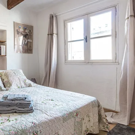 Rent this 2 bed house on 84800 L'Isle-sur-la-Sorgue