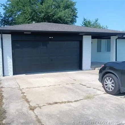 Buy this 3 bed house on 1460 West Eddy Street in Claremore, OK 74017