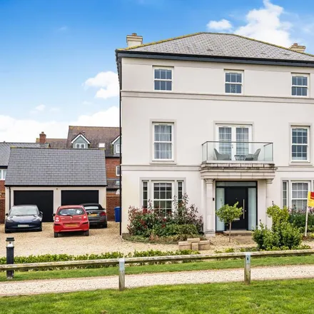 Rent this 5 bed house on 22 Bayliss Drive in Heyford Park, OX25 5AY