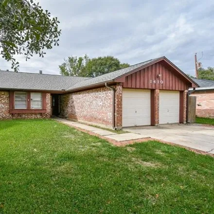 Buy this 4 bed house on 1424 Sherwood Street in Baytown, TX 77520