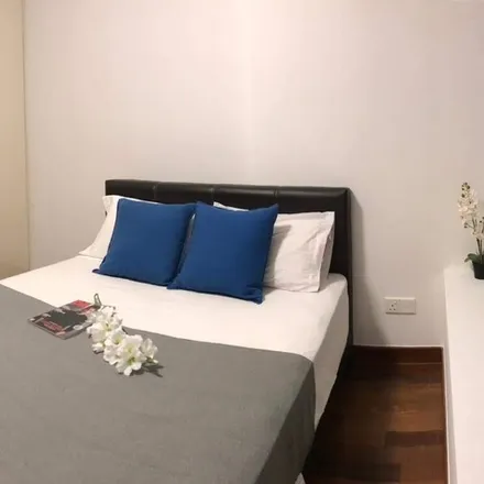 Rent this 3 bed apartment on Drop Off in The Sail @ Marina Bay, Singapore 018987
