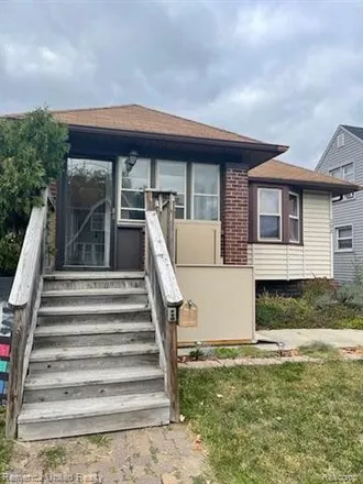 Buy this 2 bed house on 298 Highland Street in Wyandotte, MI 48192