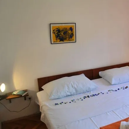 Rent this 2 bed house on 21403 Općina Sutivan
