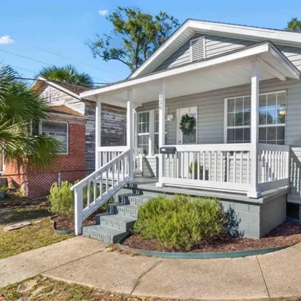 Buy this 2 bed house on 558 West la Rua Street in Pensacola, FL 32501
