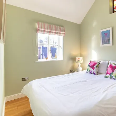 Rent this 2 bed duplex on Woodbury in EX5 1EL, United Kingdom