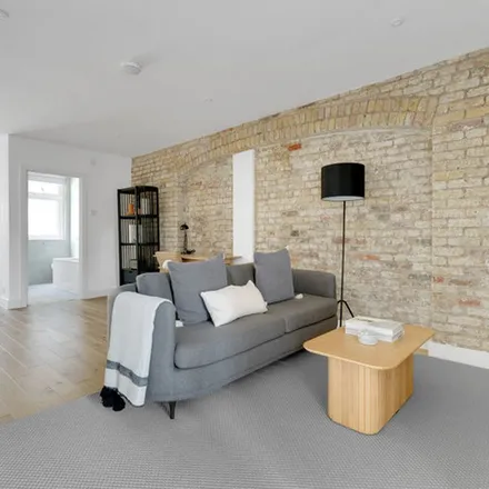 Rent this 1 bed apartment on Papa John's in 65 Farringdon Road, London